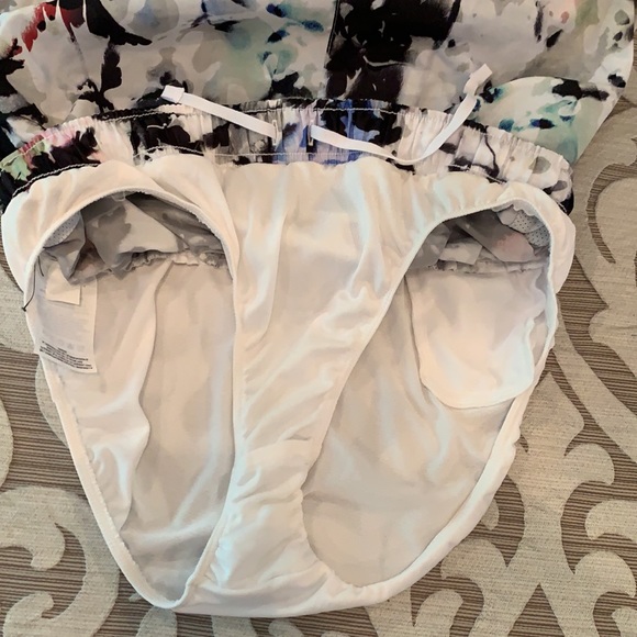 Nike floral Dri-fit shorts - Picture 6 of 14